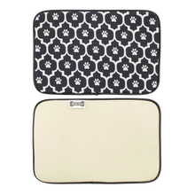 Kole Imports Black and White Bone Dry Machine Washable Feeding Mat 